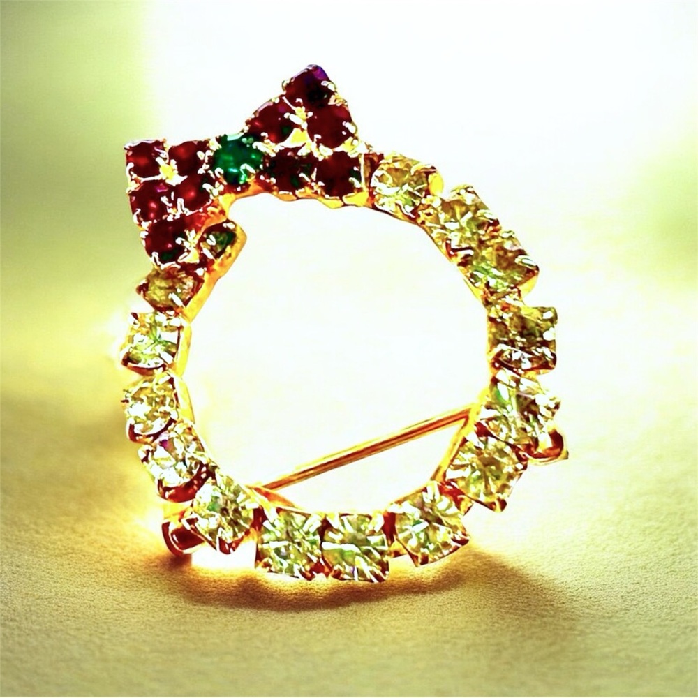 Vintage Rhinestone Christmas Wreath Brooch